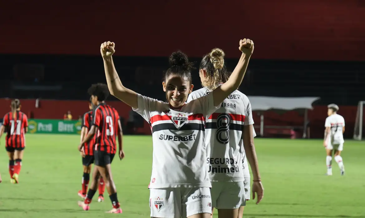 OAB Barro Preto - São Paulo vence Vitória e assume liderança do Brasileirão Feminino