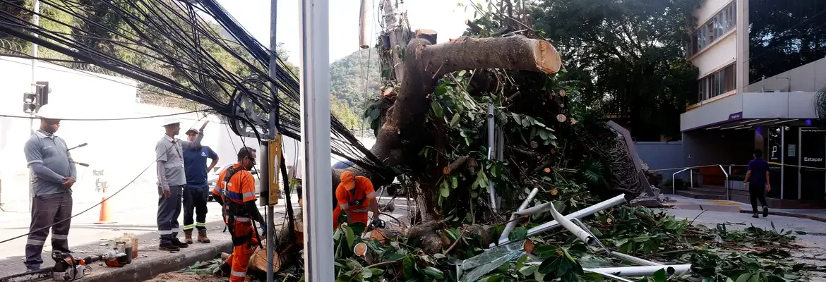 Mais de 26 mil imóveis seguem sem energia no estado do Rio