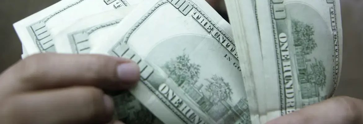 Dólar aproxima-se de R$ 5,17, com notícias do exterior e eleições