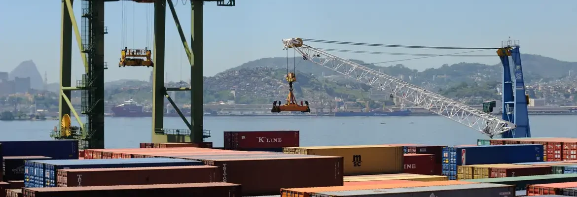 Balança comercial tem superávit de US$ 7,4 bilhões em agosto